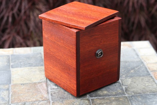 Redheart deckbox by Pezui.com