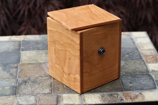 Cherry deckbox by Pezui.com